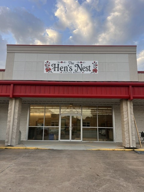 The Hen's Nest Vintage Market photo 1